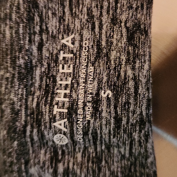 Athleta l/s top with thumb slots. - Picture 4 of 4